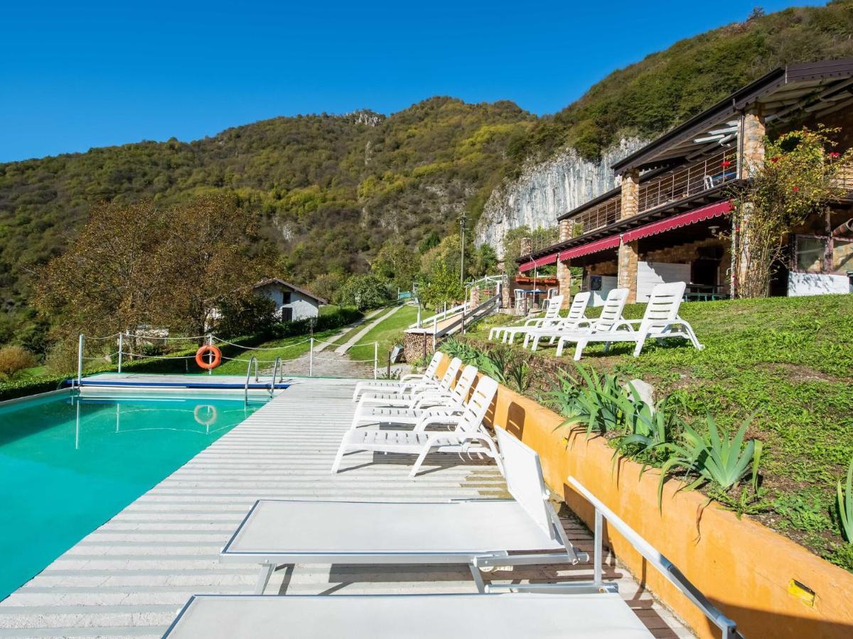 Cozy Chalet At Marone Lake Lombardy With Pool Exterior foto