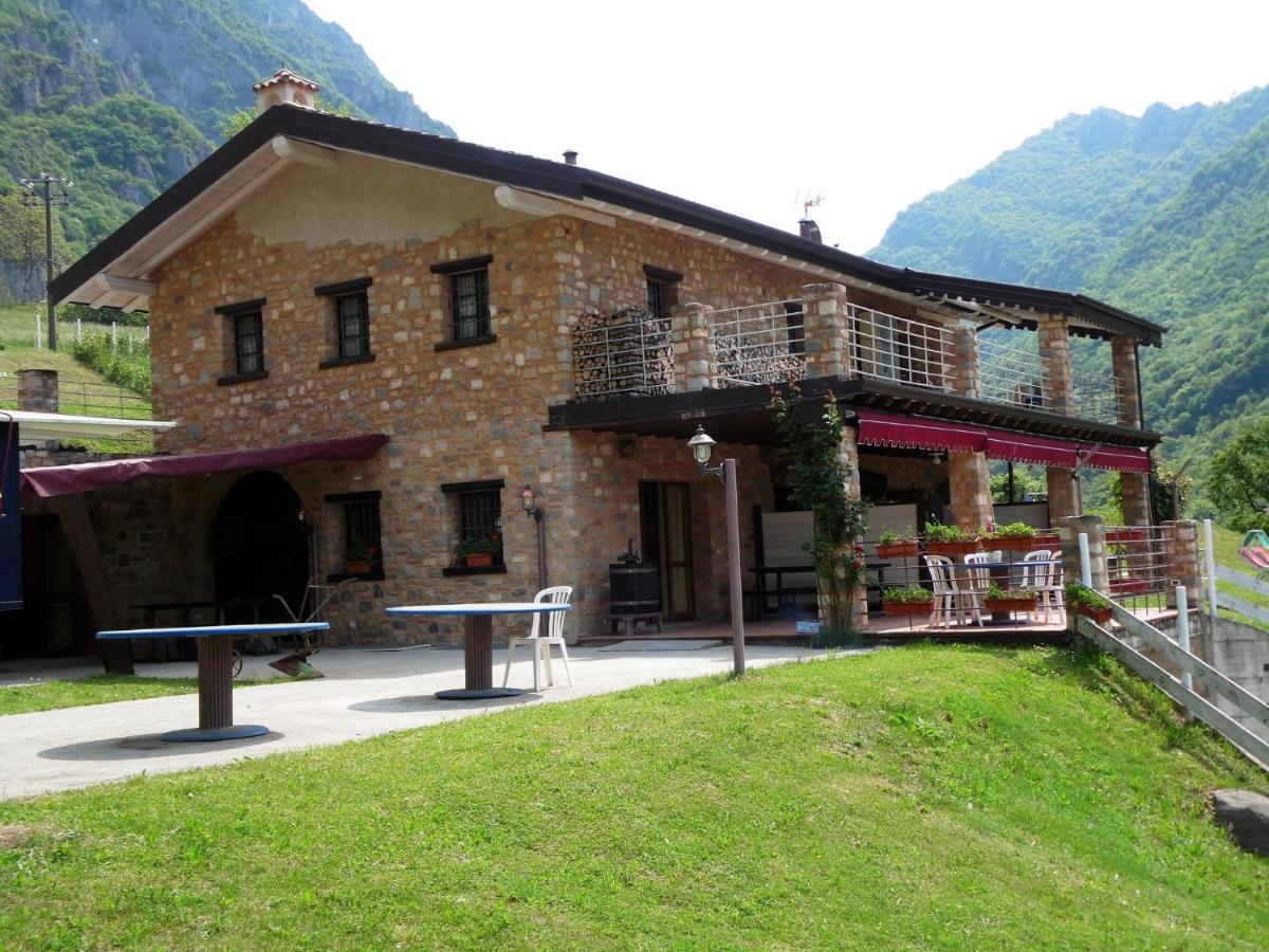 Cozy Chalet At Marone Lake Lombardy With Pool Exterior foto