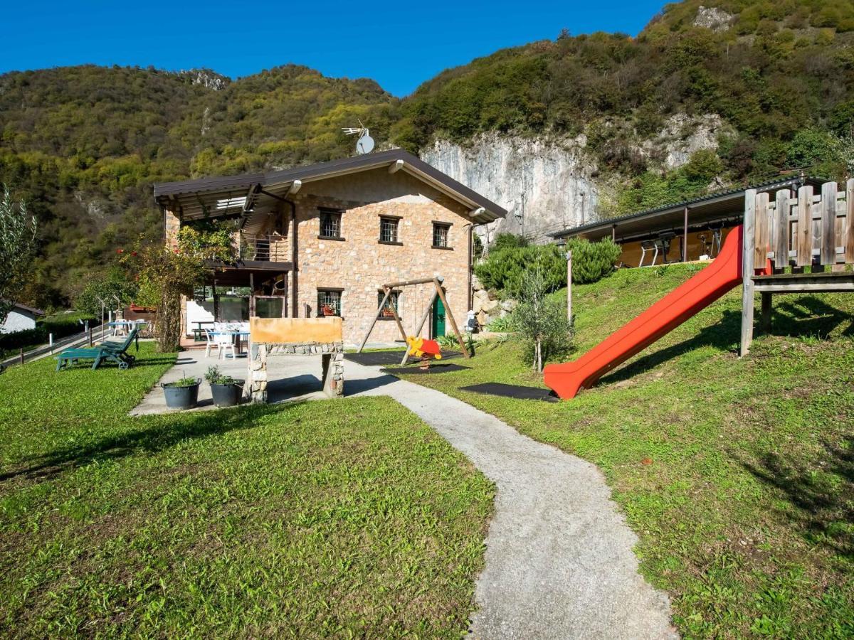 Cozy Chalet At Marone Lake Lombardy With Pool Exterior foto