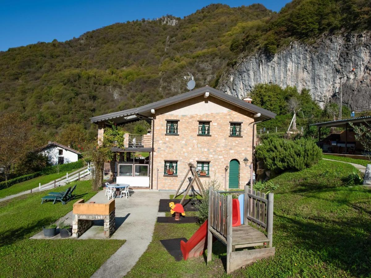 Cozy Chalet At Marone Lake Lombardy With Pool Exterior foto